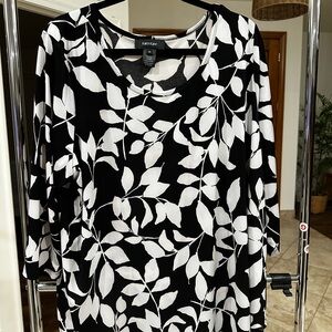 Karen Kane Women's Black and White Floral Print Blouse Top Shirt Size 3X